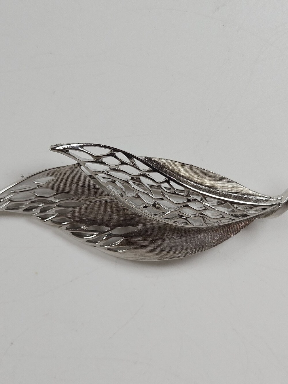Vintage Leaf Brooch Metal Silver-Toned Textured Filigree Details Naturecore
